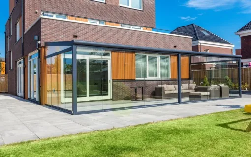 Hliníková pergola Bosco se střechou z polykarbonátu