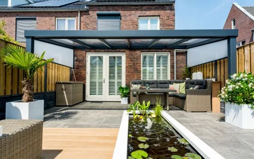Terasová pergola Giallo s masivním rámem
