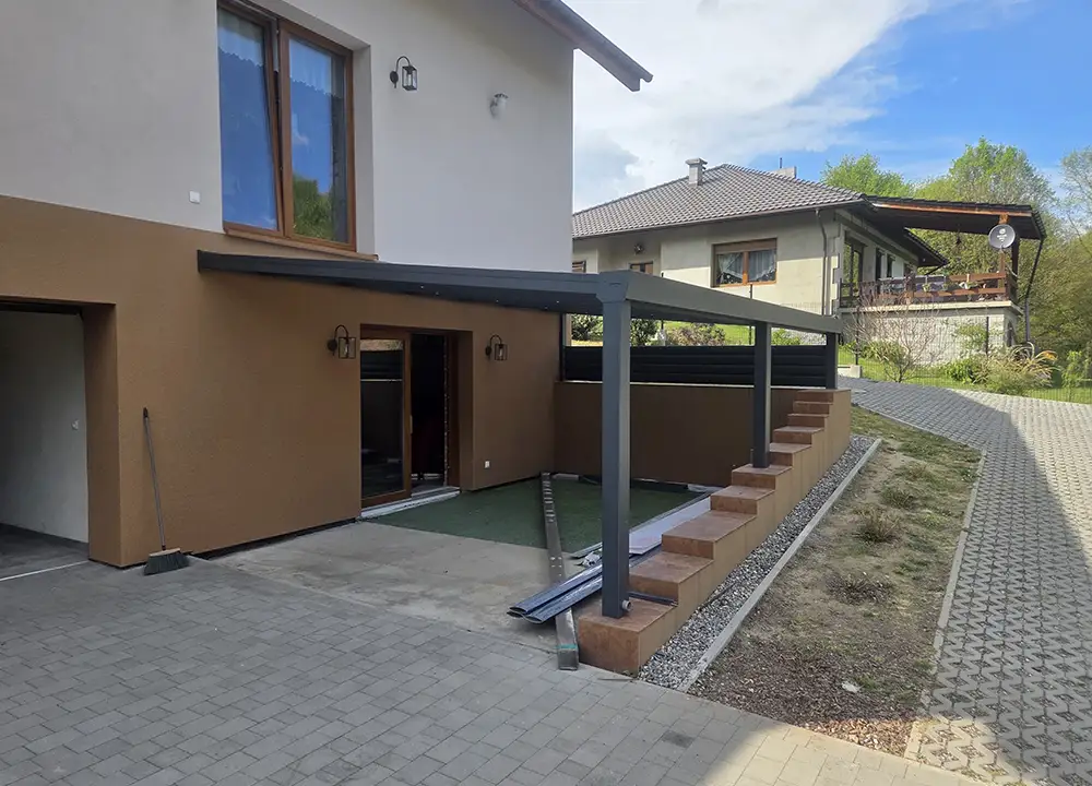 Hliníková terasová pergola v moderním stylu