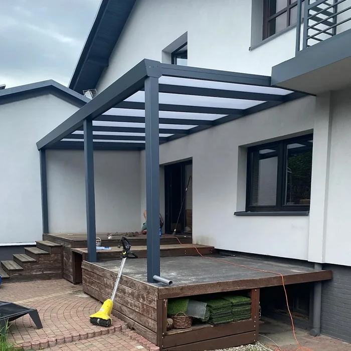 Hliníková pergola se zastřešením nad terasou - realizace Firmy Wodecki