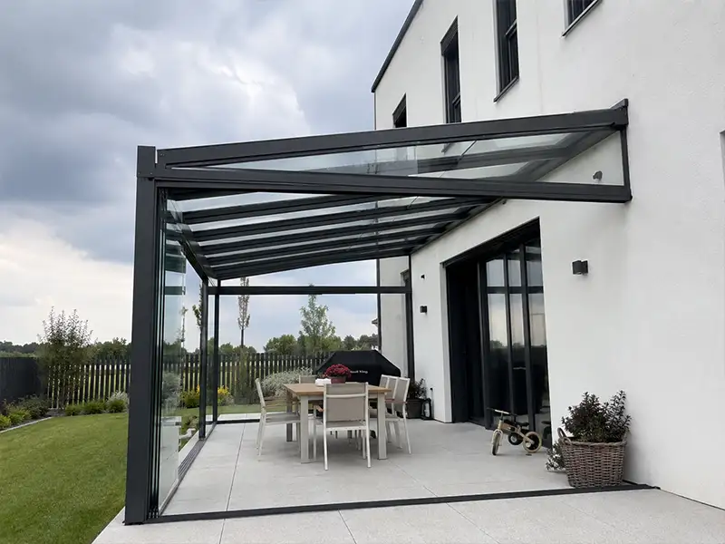 Pergola tarasowa z dachem ze szkła hartowanego