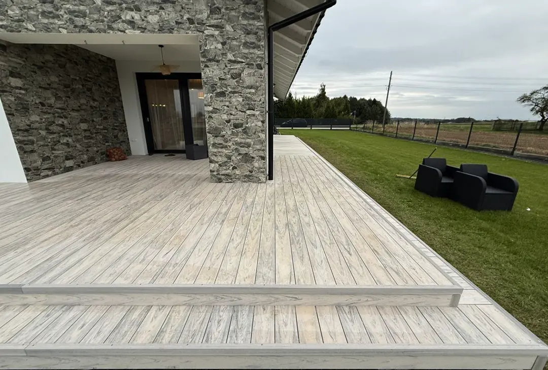 Taras kompozytowy w Kończycach Małych